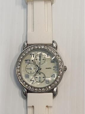 White Silicone Band Quartz Watch with Rhinestone Bezel